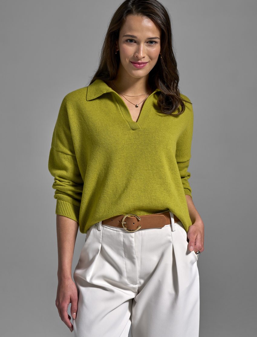 Women’s boxy wool sweater with polo collar