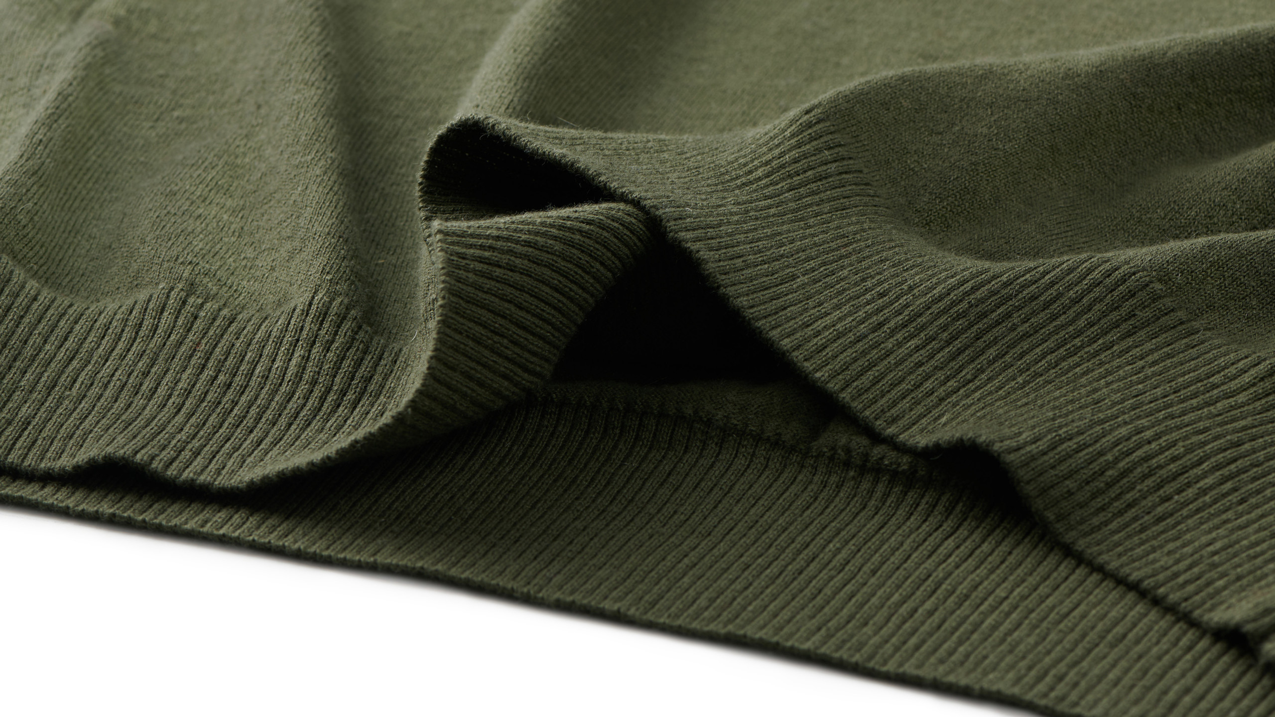 Men’s V-Neck Pullover with Contrast Trim – Cotton Cashmere Blend - Image 3