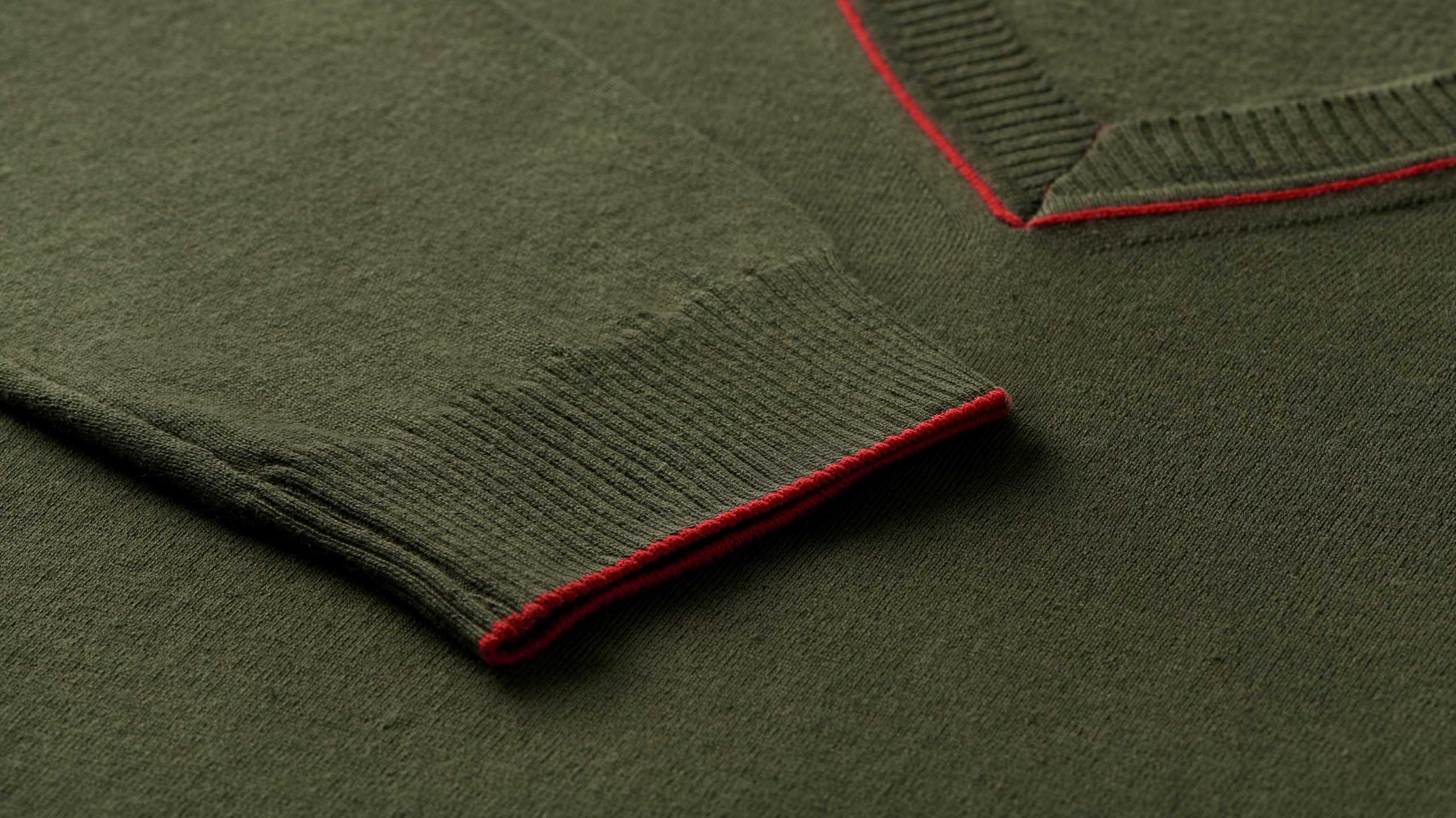 Men’s V-Neck Pullover with Contrast Trim – Cotton Cashmere Blend - Image 4